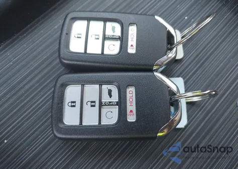 2022 Honda Pilot 2Wd Touring 8 Passenger z USA, uszkodzony, nr VIN 5FNYF5H96NB004676